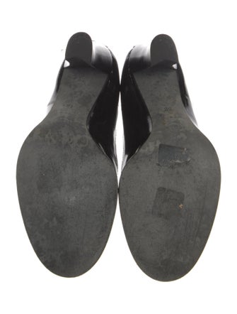 Chanel Vintage Interlocking CC Logo Pumps