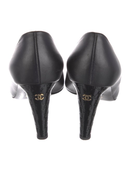 Chanel 2019 Interlocking CC Logo Pumps