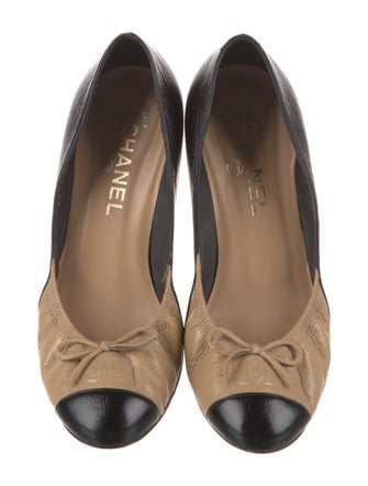 Chanel 2008 Interlocking CC Logo Pumps