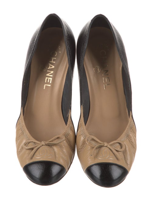 Chanel 2008 Interlocking CC Logo Pumps