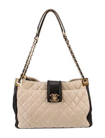 Chanel Totes Elegant CC Tote