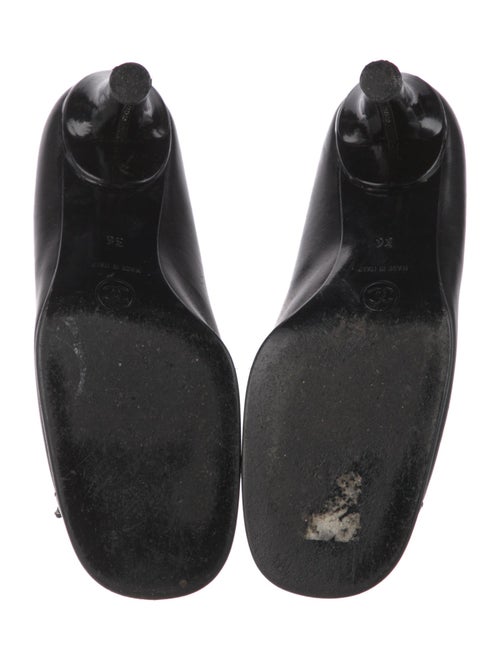 Chanel Interlocking CC Logo Leather Pumps