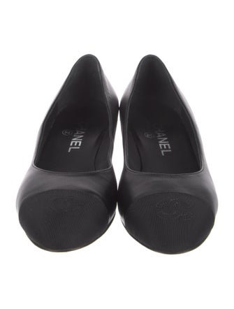 Chanel 2023 Interlocking CC Logo Pumps