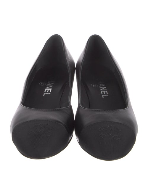Chanel 2023 Interlocking CC Logo Pumps