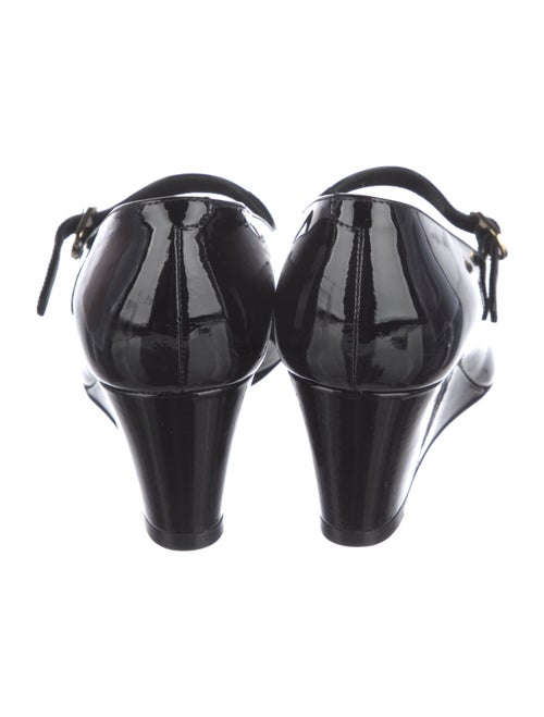 Chanel 2022 Interlocking CC Logo Pumps