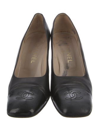 Chanel Interlocking CC Logo Leather Pumps