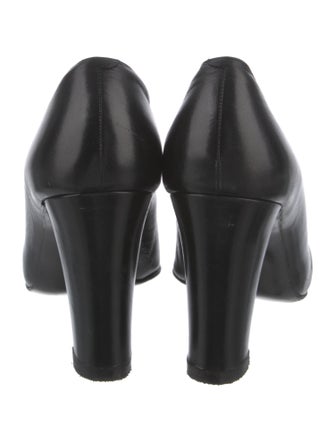 Chanel Interlocking CC Logo Leather Pumps