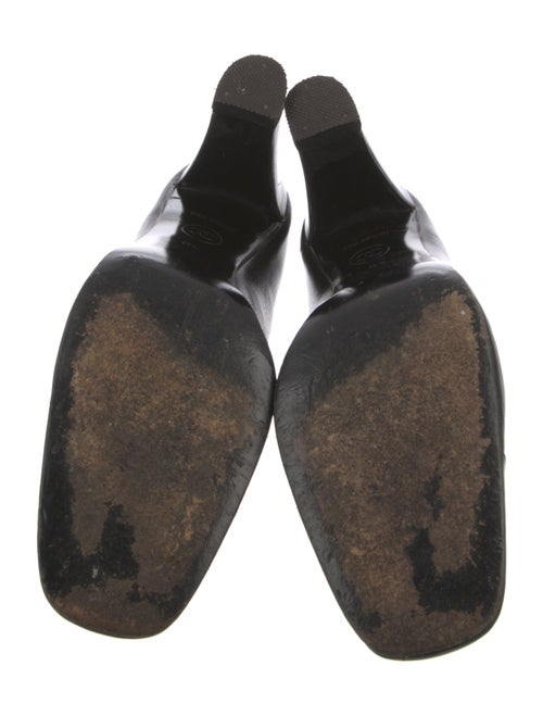 Chanel Interlocking CC Logo Leather Pumps