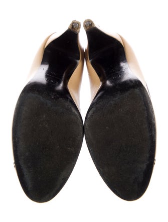Chanel 2008 Interlocking CC Logo Pumps