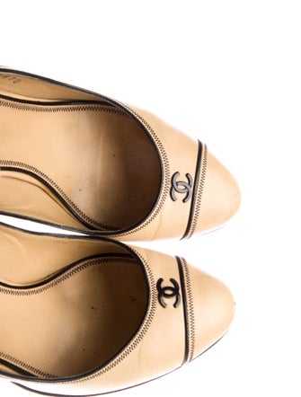Chanel 2008 Interlocking CC Logo Pumps