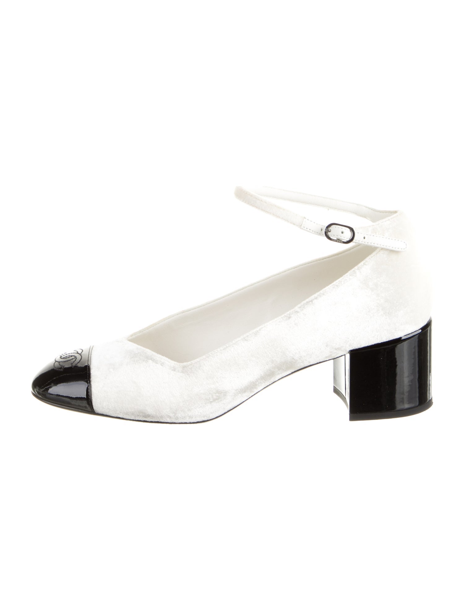 Chanel 2023 Interlocking CC Logo Slingback Pumps