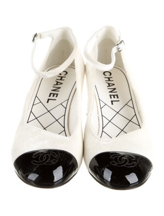 Chanel 2023 Interlocking CC Logo Slingback Pumps