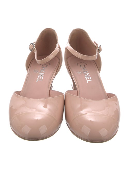 Chanel Interlocking CC Logo Patent Leather D'Orsay Pumps