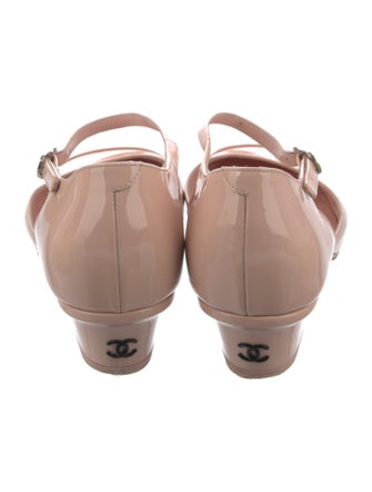 Chanel Interlocking CC Logo Patent Leather D'Orsay Pumps