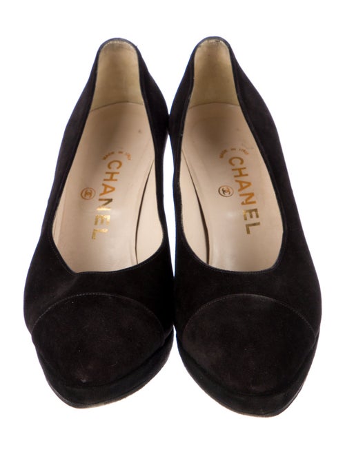 Chanel Interlocking CC Logo Suede Pumps
