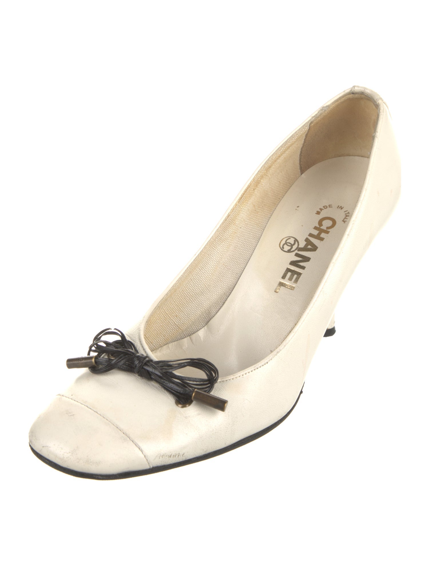 Chanel Interlocking CC Logo Leather Pumps