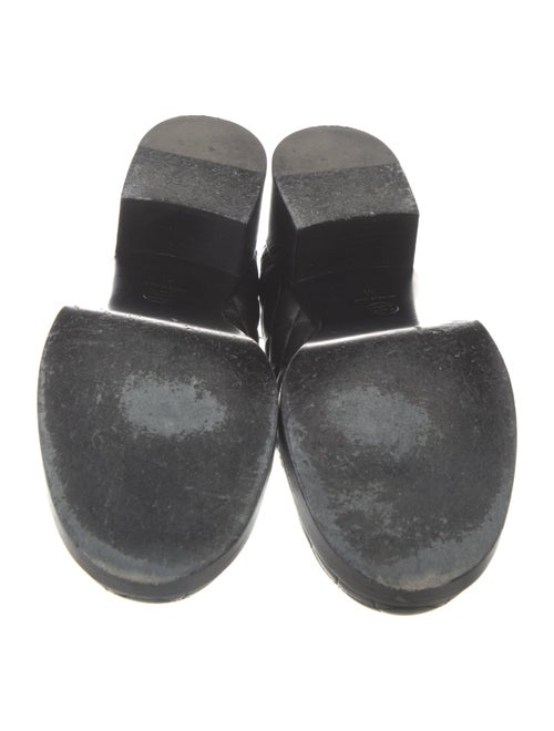 Chanel 2023 Interlocking CC Logo Pumps