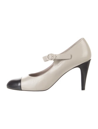 Chanel 2022 Interlocking CC Logo Pumps
