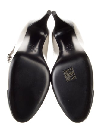 Chanel 2022 Interlocking CC Logo Pumps