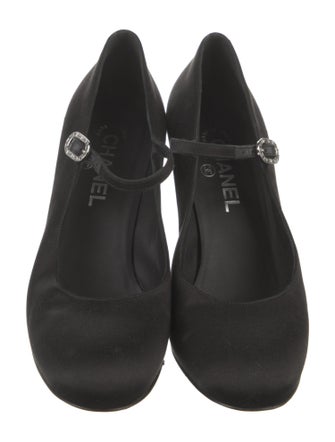 Chanel 2021 Interlocking CC Logo Pumps