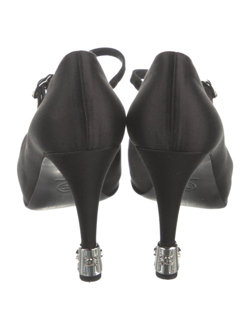 Chanel 2021 Interlocking CC Logo Pumps