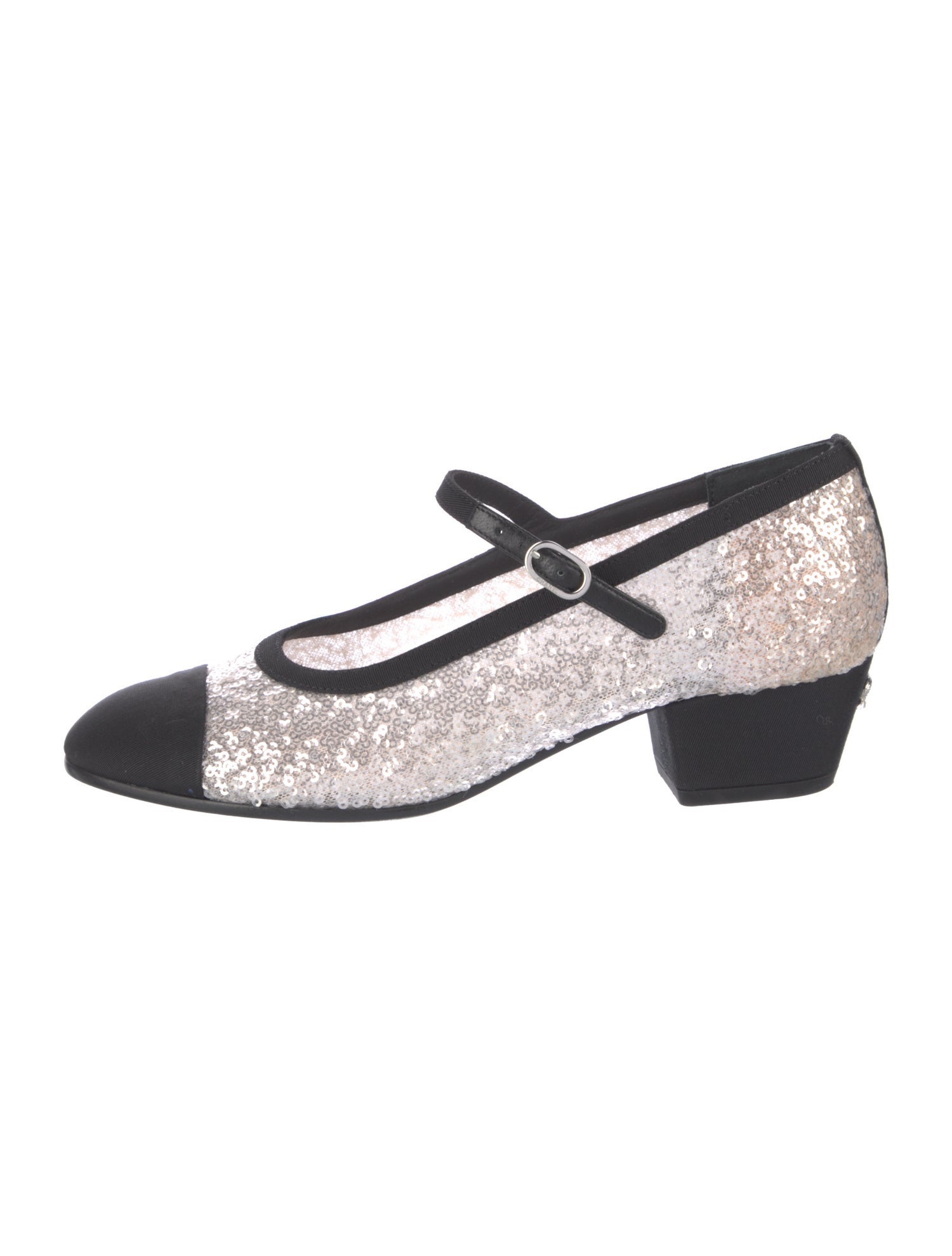 Chanel 2023 Interlocking CC Logo Pumps