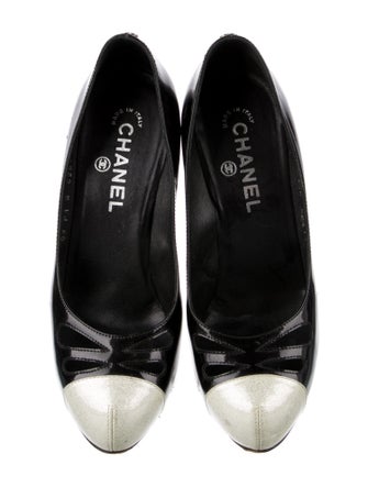 Chanel 2009 Interlocking CC Logo Pumps