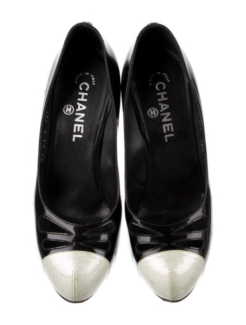 Chanel 2009 Interlocking CC Logo Pumps