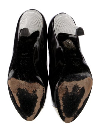 Chanel 2009 Interlocking CC Logo Pumps