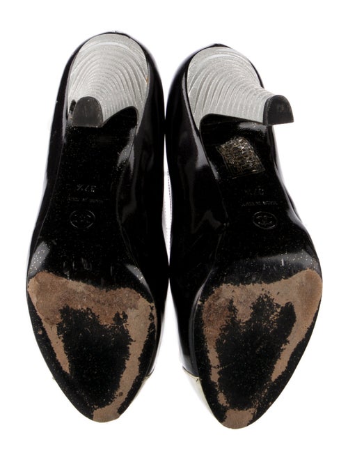 Chanel 2009 Interlocking CC Logo Pumps