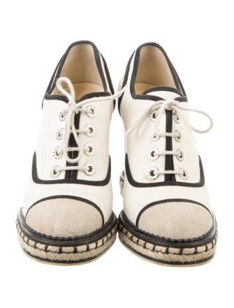 Chanel 2016 Interlocking CC Logo Pumps