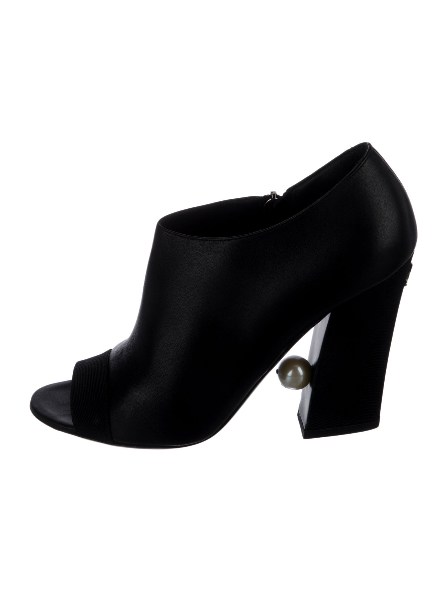 Chanel 2014 Interlocking CC Logo Pumps