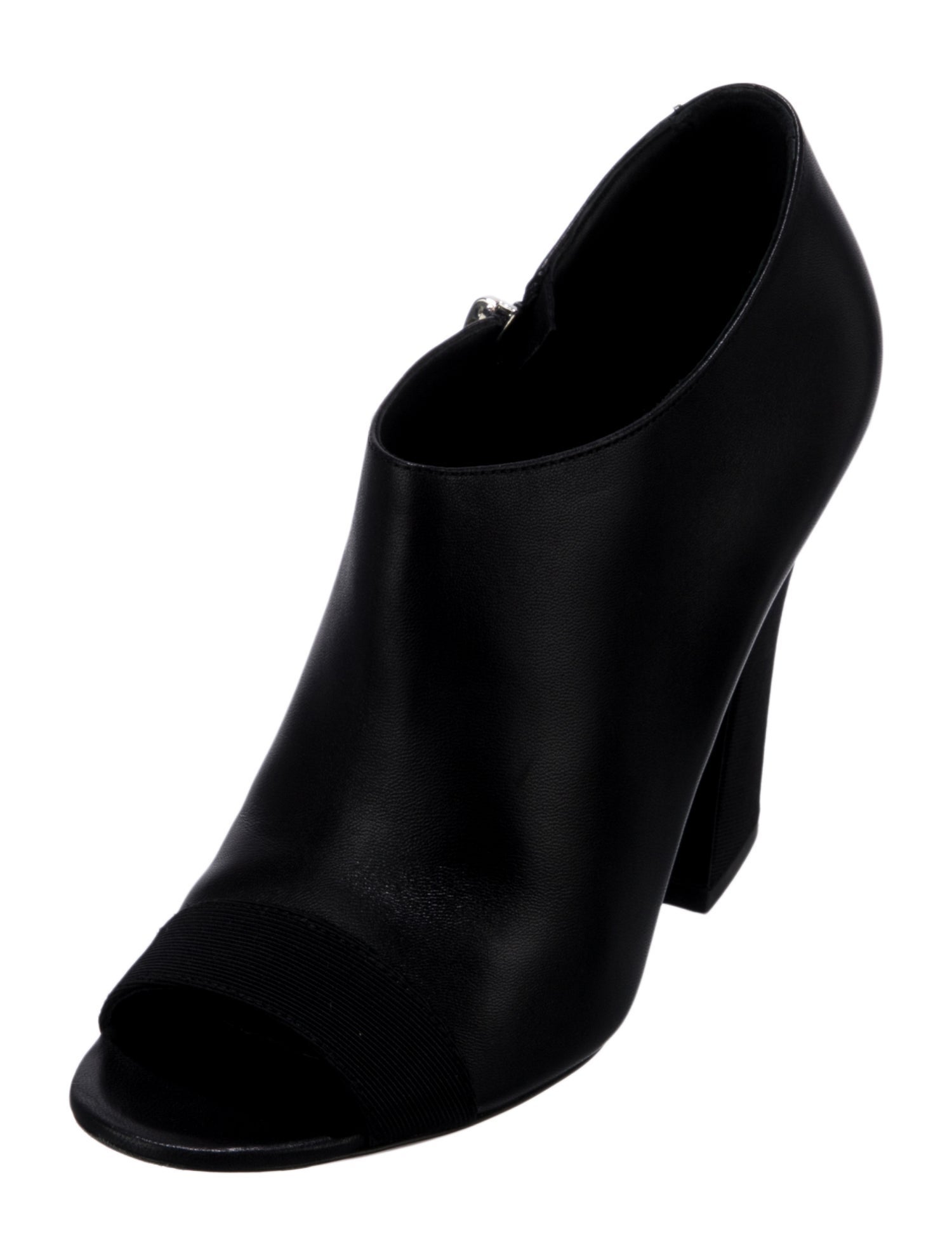 Chanel 2014 Interlocking CC Logo Pumps