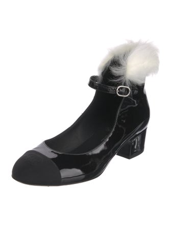 Chanel 2023 Interlocking CC Logo Pumps