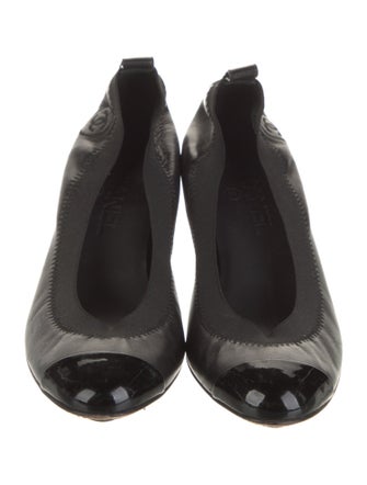 Chanel Interlocking CC Logo Leather Pumps