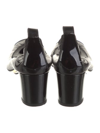 Chanel Interlocking CC Logo Leather Pumps