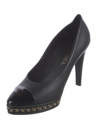 Chanel Interlocking CC Logo Leather Pumps