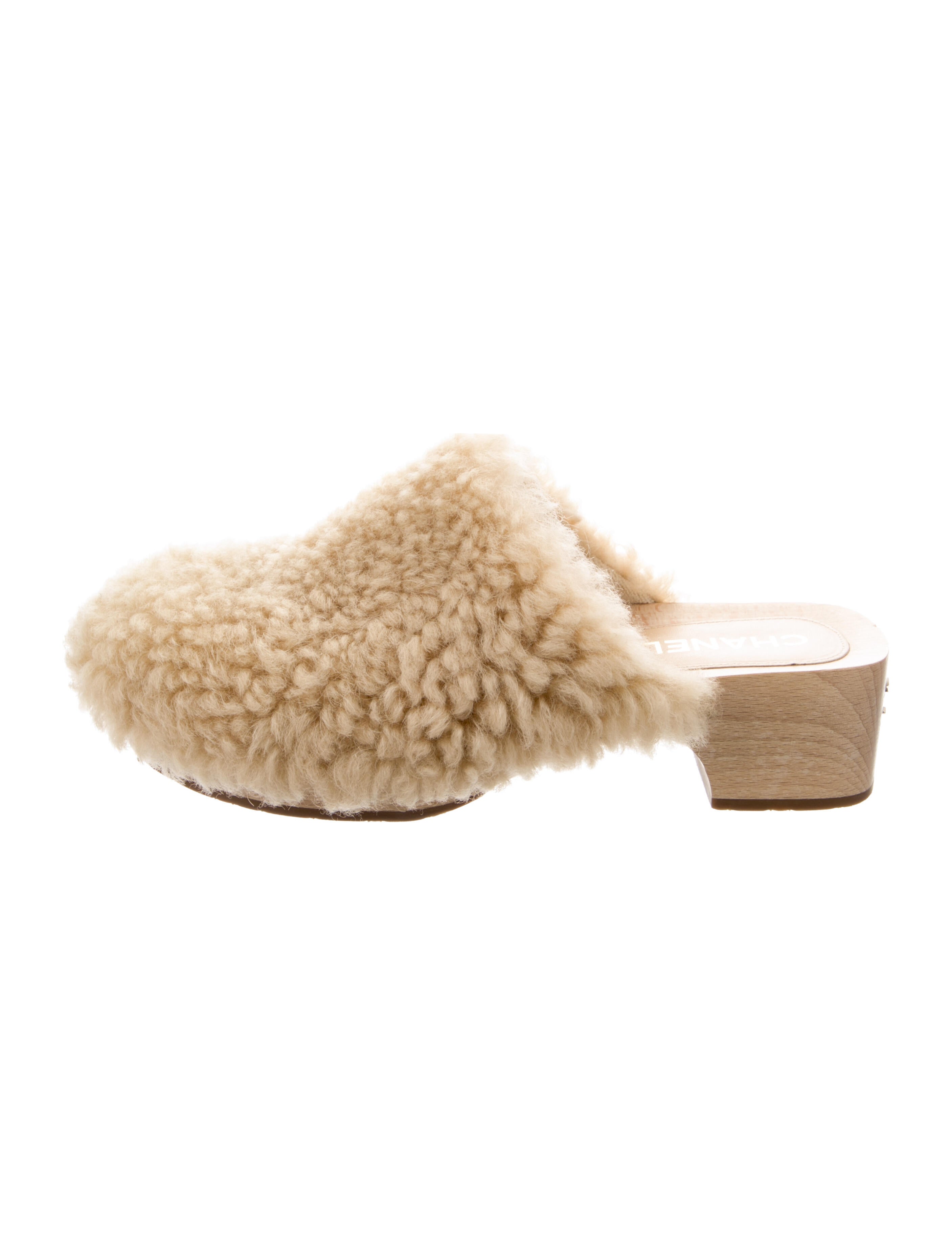 Chanel 2022 Interlocking CC Logo Mules