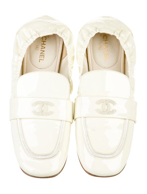 Chanel 2019 Interlocking CC Logo Loafers
