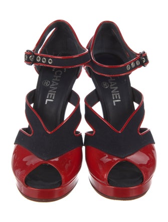 Chanel Interlocking CC Logo Canvas Pumps