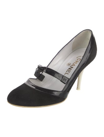 Chanel 2003 Interlocking CC Logo Pumps