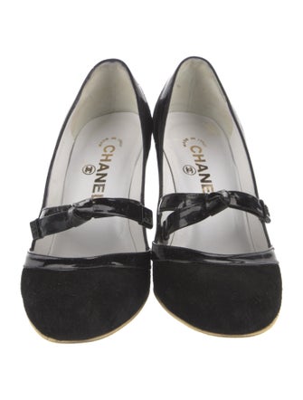 Chanel 2003 Interlocking CC Logo Pumps