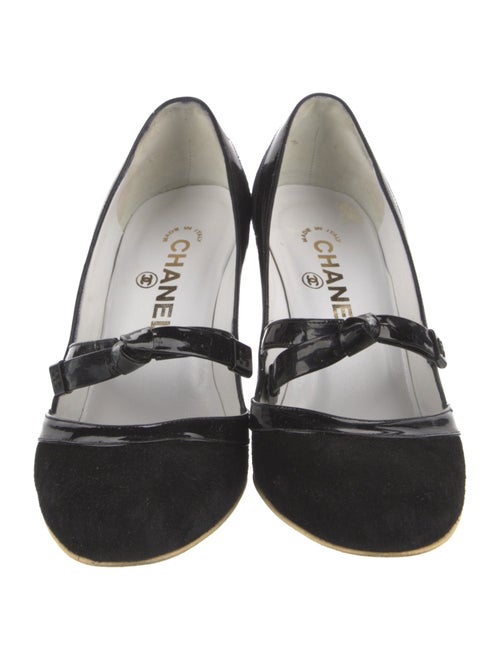 Chanel 2003 Interlocking CC Logo Pumps