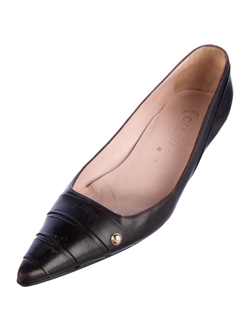 Chanel Interlocking CC Logo Leather Pumps