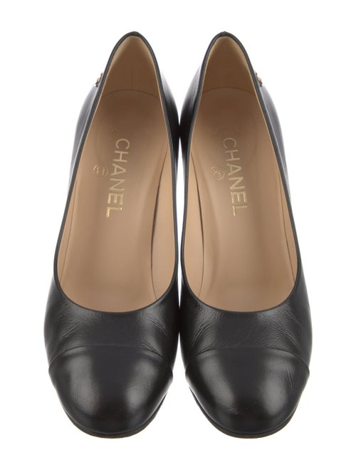 Chanel Interlocking CC Logo Calfskin Pumps