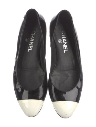 Chanel Interlocking CC Logo Patent Leather Flats