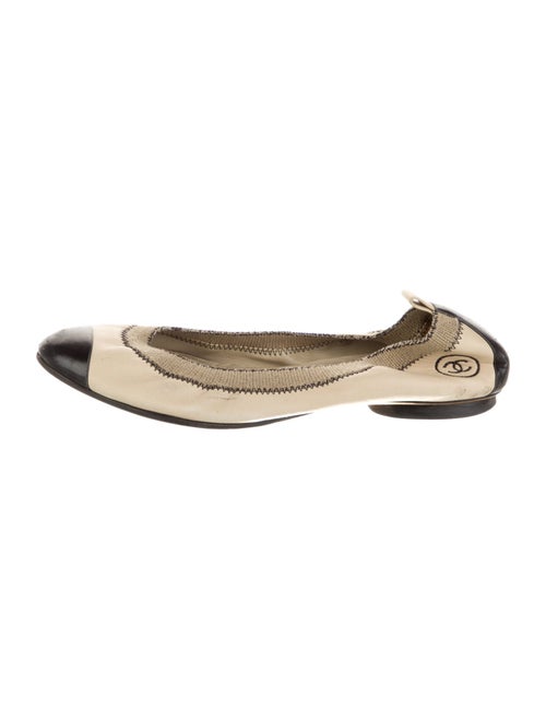 Chanel Interlocking CC Logo Leather Ballet Flats