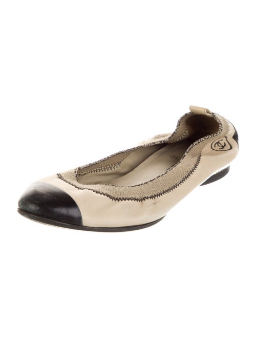 Chanel Interlocking CC Logo Leather Ballet Flats