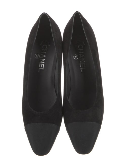 Chanel 2019 Interlocking CC Logo Pumps