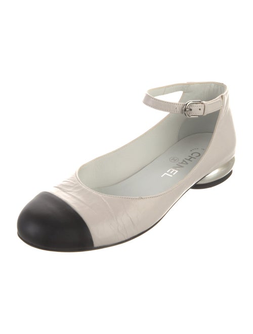 Chanel 2022 Interlocking CC Logo Flats